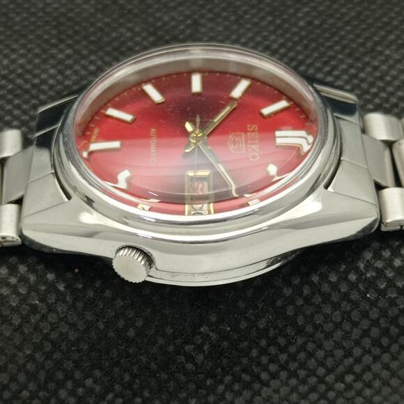Seiko Red and Silver Men's Watch - Picture 5 of 8